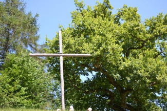 Großes Holzkreuz